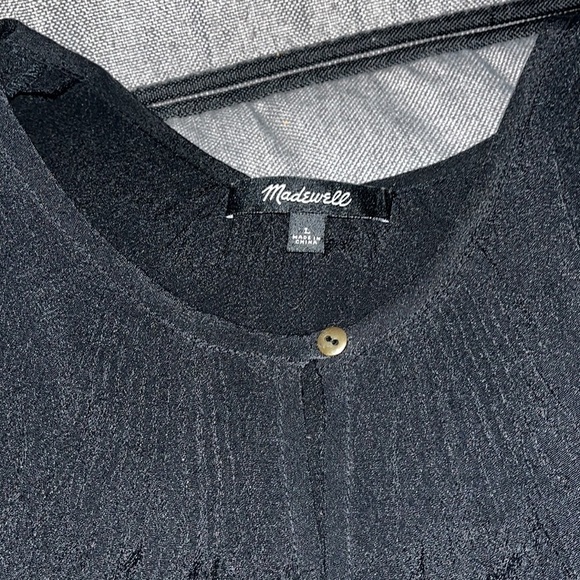 Madewell Black.  Excellent condition.
Sleeveless Keyhole Blouse Large - Picture 5 of 6